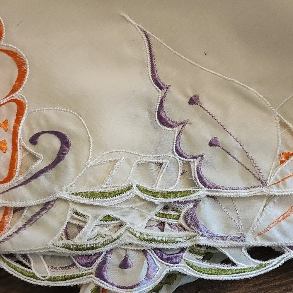 NEW Vintage HAND MADE Embroidered Tablecloth SET